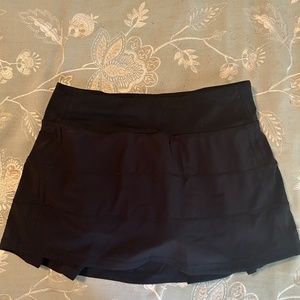 Lululemon size 2 black skort